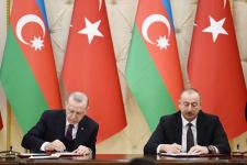 Azerbaijan, Turkey sign bilateral documents (PHOTO)