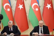 Azerbaijan, Turkey sign bilateral documents (PHOTO)