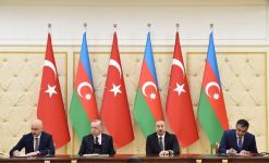 Azerbaijan, Turkey sign bilateral documents (PHOTO)