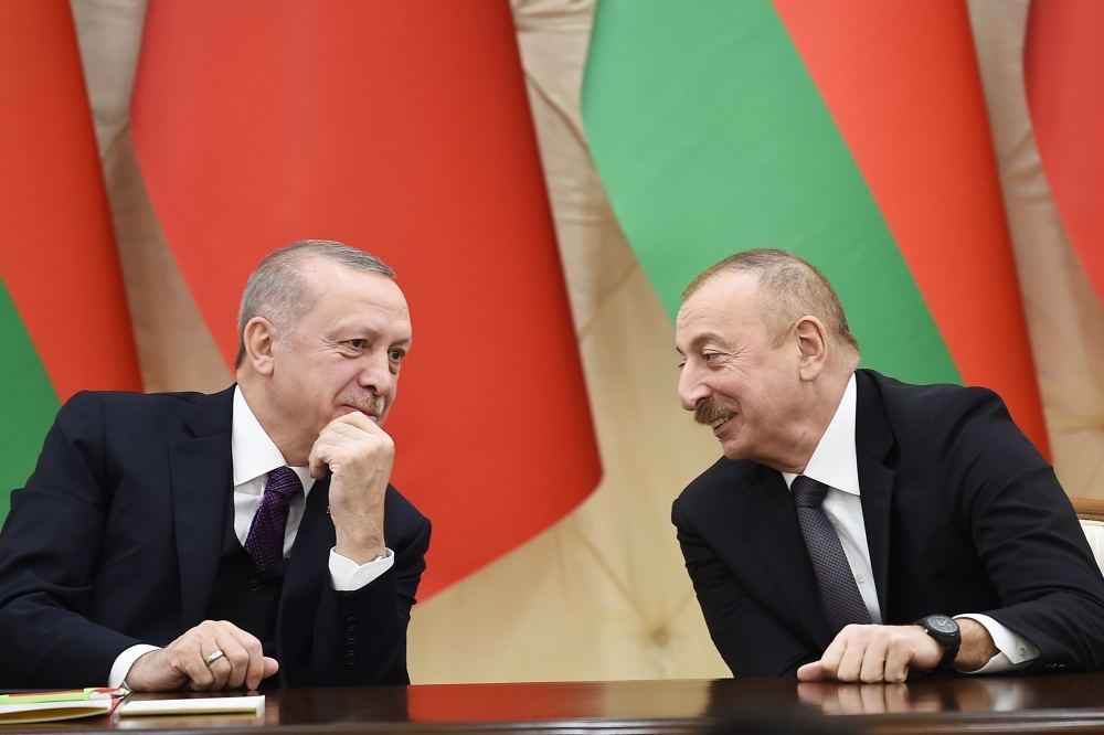 Azerbaijan, Turkey sign bilateral documents (PHOTO)