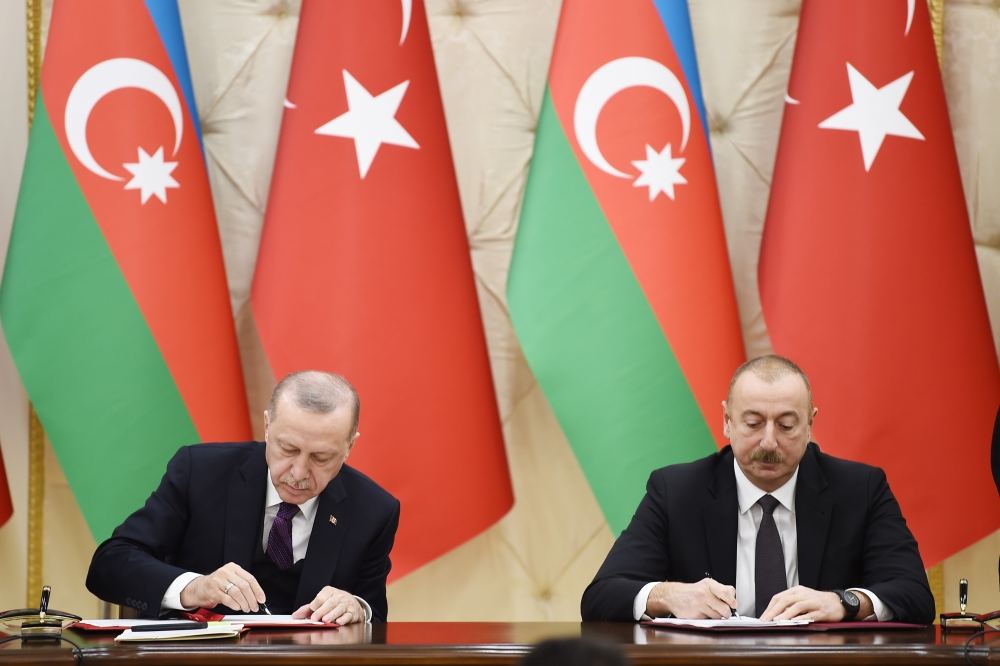 Azerbaijan, Turkey sign bilateral documents (PHOTO)