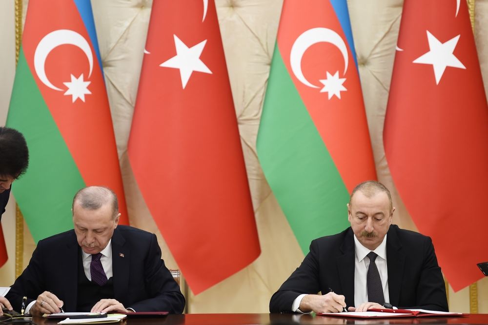 Azerbaijan, Turkey sign bilateral documents (PHOTO)