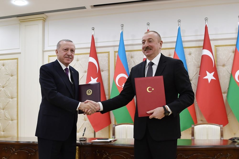 Azerbaijan, Turkey sign bilateral documents (PHOTO)