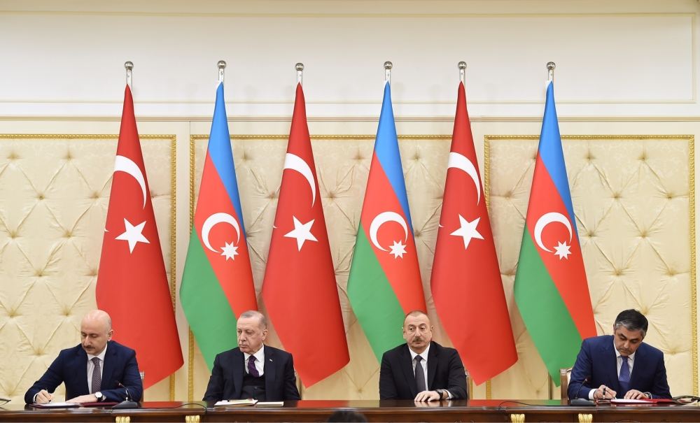 Azerbaijan, Turkey sign bilateral documents (PHOTO)