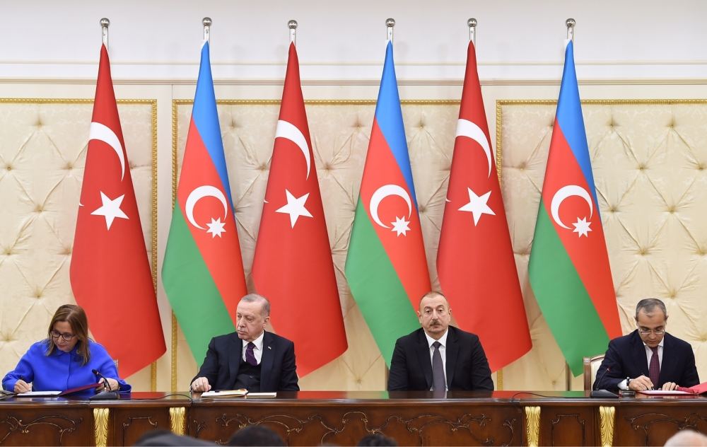Azerbaijan, Turkey sign bilateral documents (PHOTO)