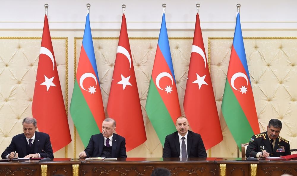 Azerbaijan, Turkey sign bilateral documents (PHOTO)