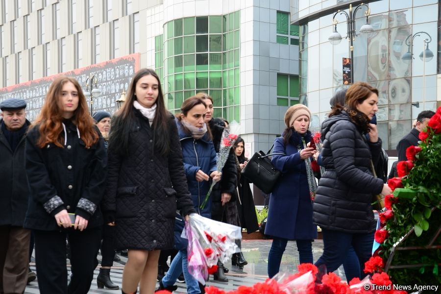 Azerbaijani public commemorates Khojaly genocide victims (PHOTO)
