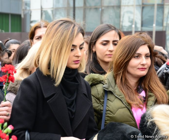 Azerbaijani public commemorates Khojaly genocide victims (PHOTO)