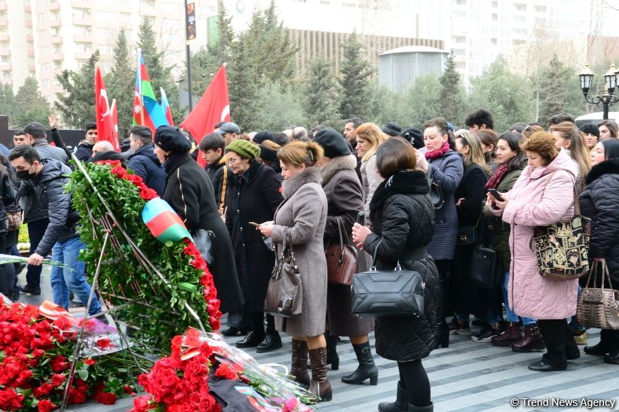 Azerbaijani public commemorates Khojaly genocide victims (PHOTO)