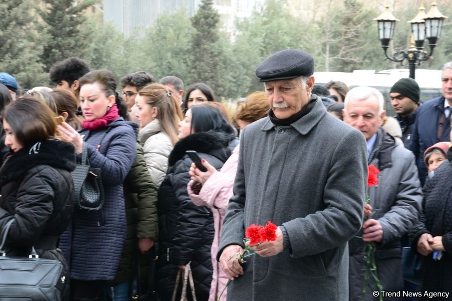 Azerbaijani public commemorates Khojaly genocide victims (PHOTO)