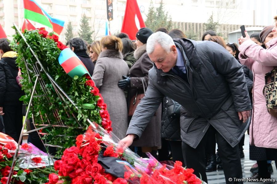 Azerbaijani public commemorates Khojaly genocide victims (PHOTO)