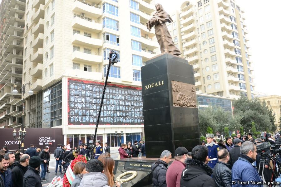Azerbaijani public commemorates Khojaly genocide victims (PHOTO)