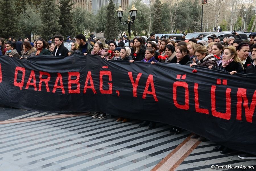 Azerbaijani public commemorates Khojaly genocide victims (PHOTO)