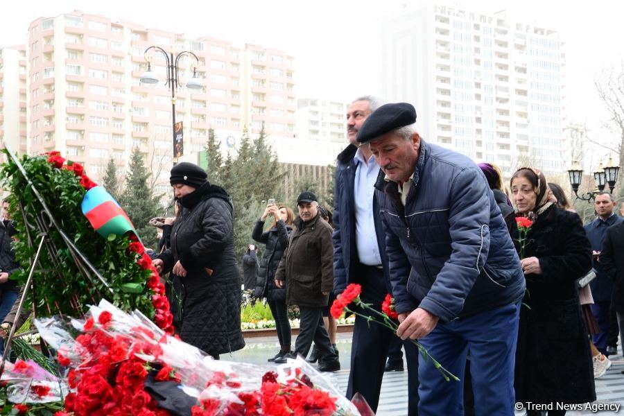 Azerbaijani public commemorates Khojaly genocide victims (PHOTO)