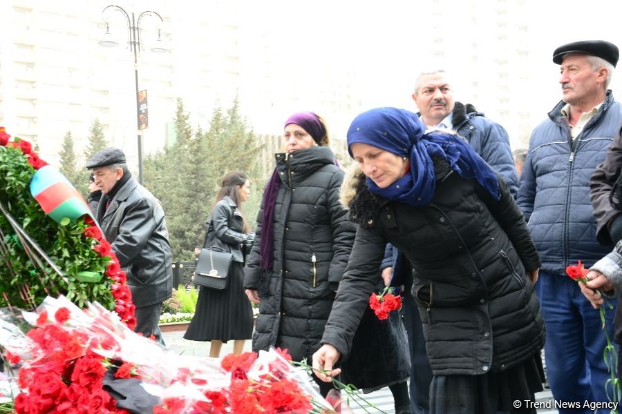 Azerbaijani public commemorates Khojaly genocide victims (PHOTO)