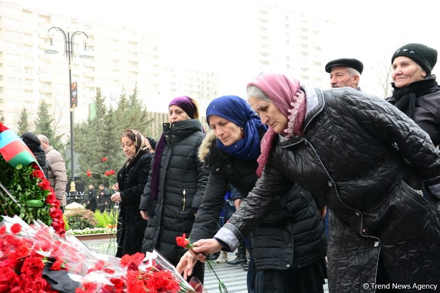 Azerbaijani public commemorates Khojaly genocide victims (PHOTO)