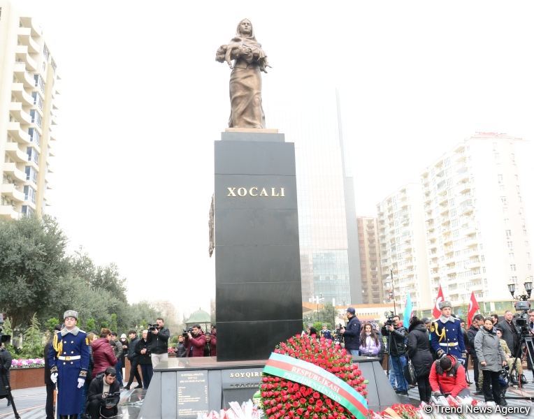 Azerbaijani public commemorates Khojaly genocide victims (PHOTO)