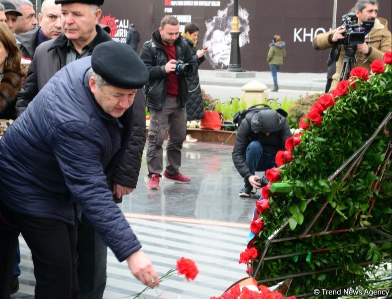 Azerbaijani public commemorates Khojaly genocide victims (PHOTO)