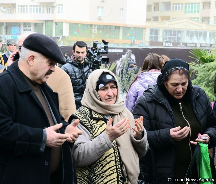 Azerbaijani public commemorates Khojaly genocide victims (PHOTO)