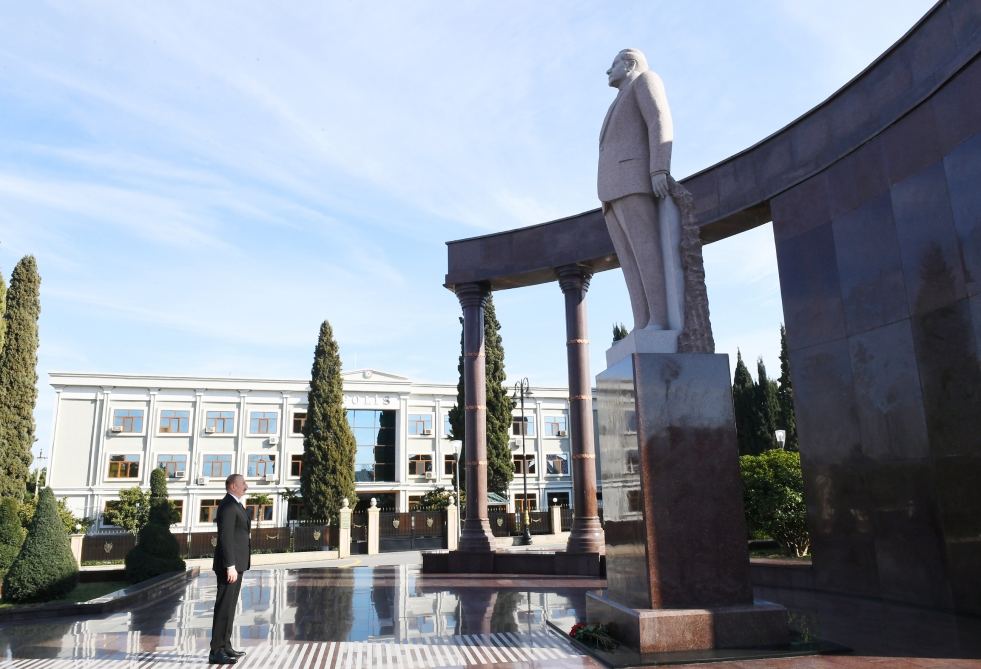 Azerbaijani president arrives in Shamkir district for visit (PHOTO)