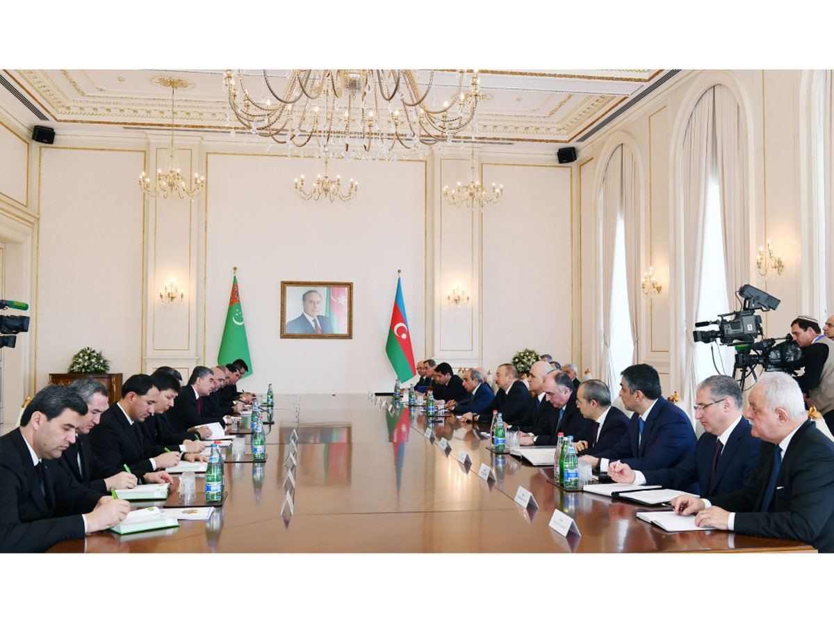 Azerbaijani, Turkmen presidents held expanded meeting