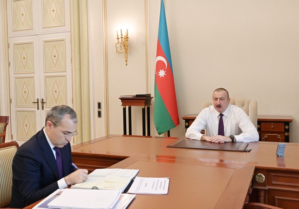 President Ilham Aliyev received minister of economy (PHOTO)
