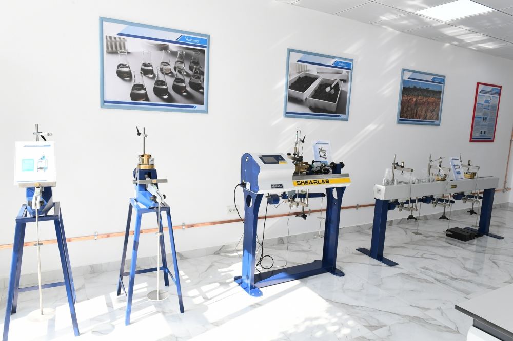 President Ilham Aliyev inaugurated newly-reconstructed main administrative, scientific, educational and laboratory complex of AzerEnergy OJSC (PHOTO)
