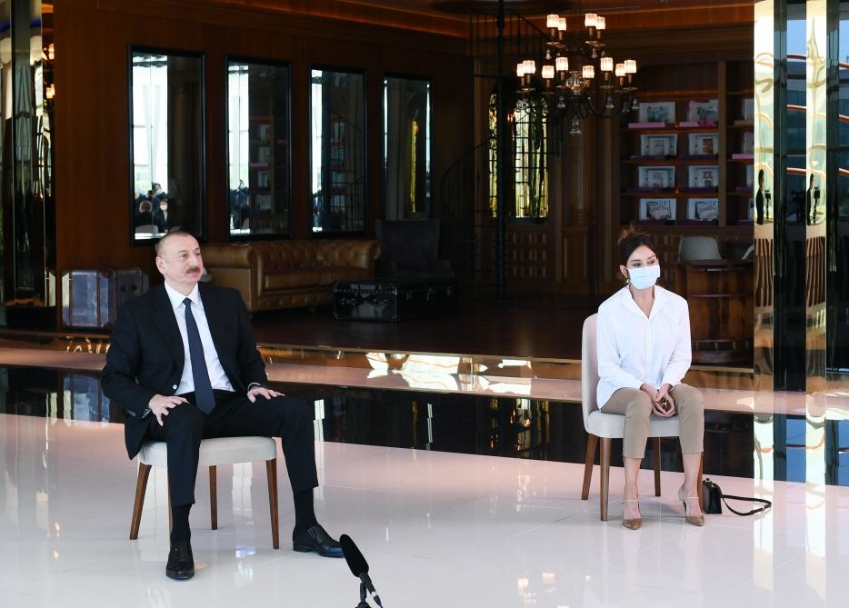 Azerbaijani president, first lady attend opening of face mask factory in Sumgayit (PHOTO/VIDEO)