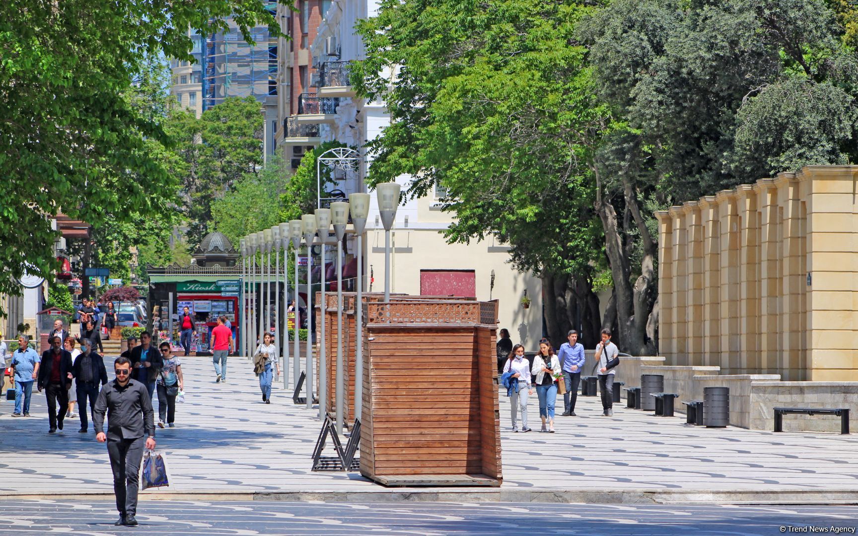 Azerbaijan removes quarantine ban on gathering in public places in groups of more than 10 people