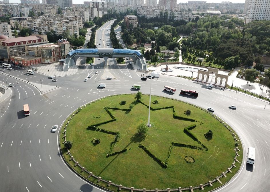 President Ilham Aliyev attends opening of above-ground pedestrian crossing in Neapol Street, Baku (PHOTO/VIDEO)
