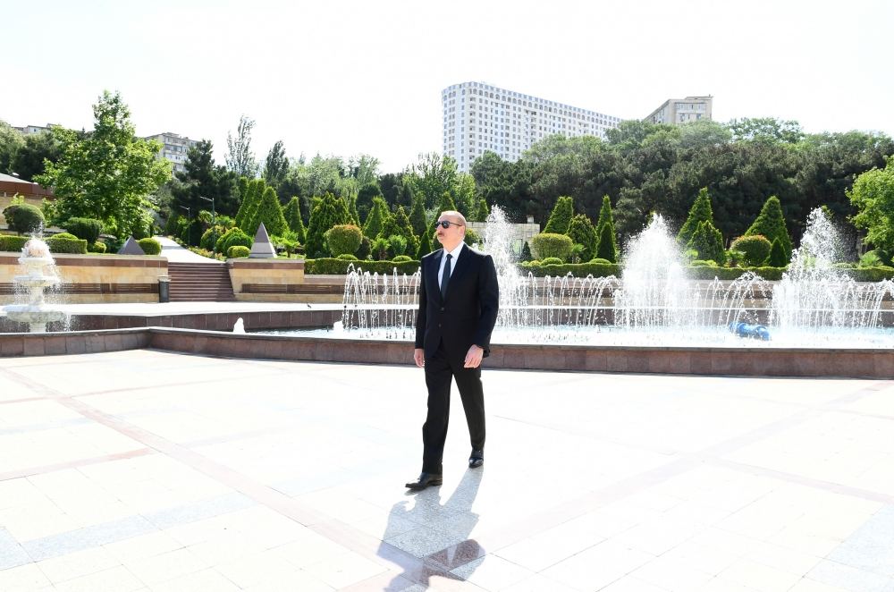 President Ilham Aliyev attends opening of above-ground pedestrian crossing in Neapol Street, Baku (PHOTO/VIDEO)