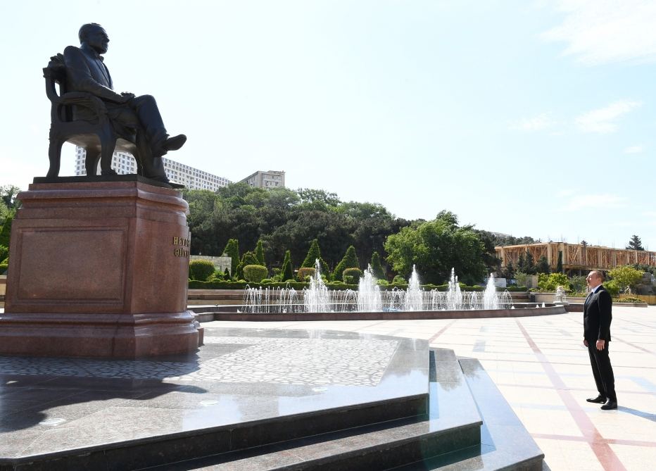 President Ilham Aliyev attends opening of above-ground pedestrian crossing in Neapol Street, Baku (PHOTO/VIDEO)