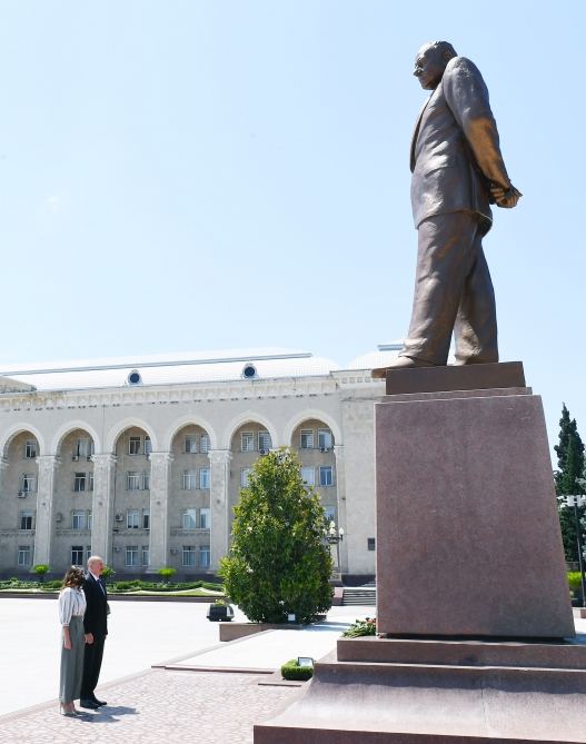 Azerbaijani president, first lady arrive in Ganja city for visit (PHOTO)