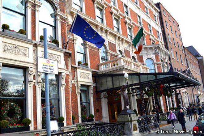 Irish temporary COVID-19 jobless claims fall to 439,000