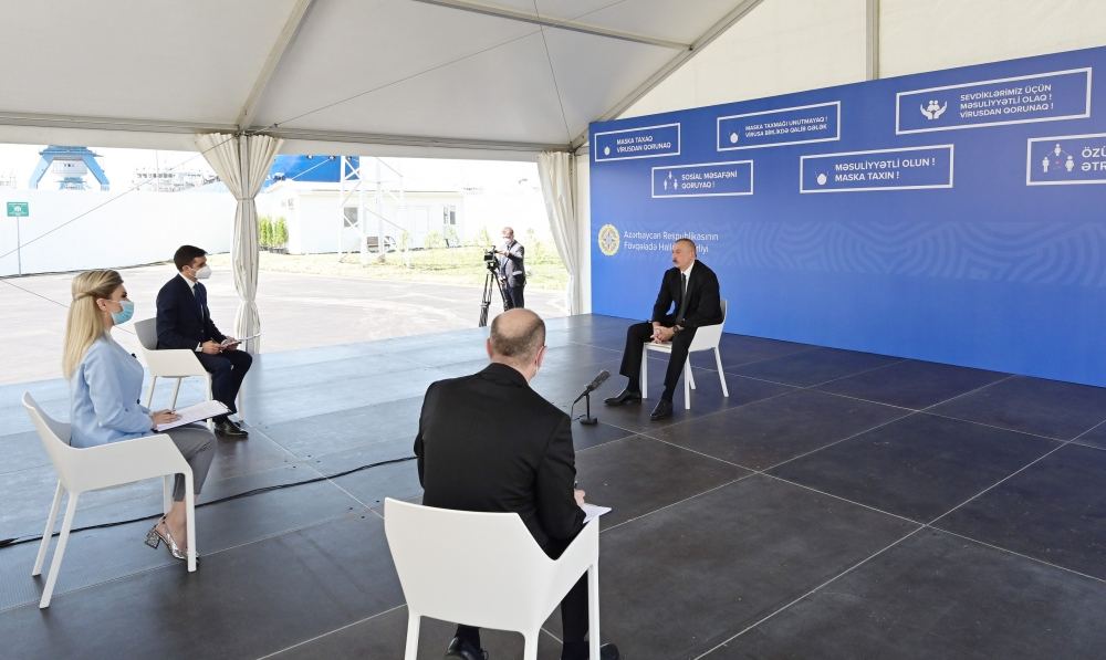 Azerbaijani president, first lady attend inauguration of modular hospital in Baku (PHOTO/VIDEO)