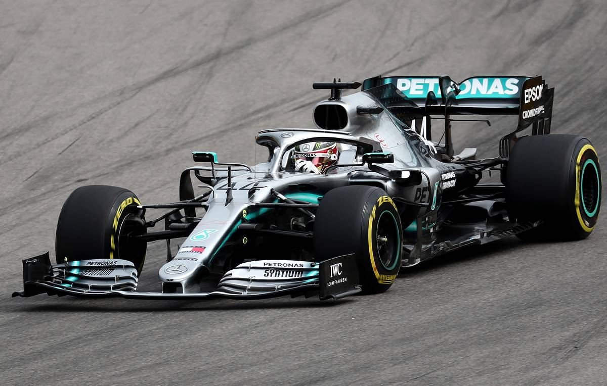 Hamilton edges Verstappen in Bahrain F1 thriller