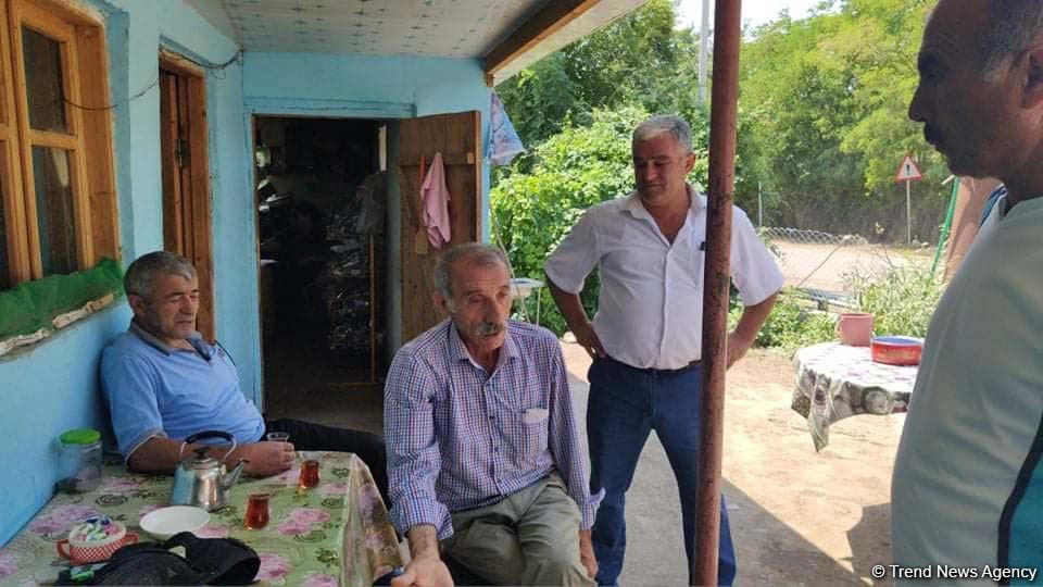 Azerbaijani villages on border with Armenia refuse to leave despite tensions (PHOTO)