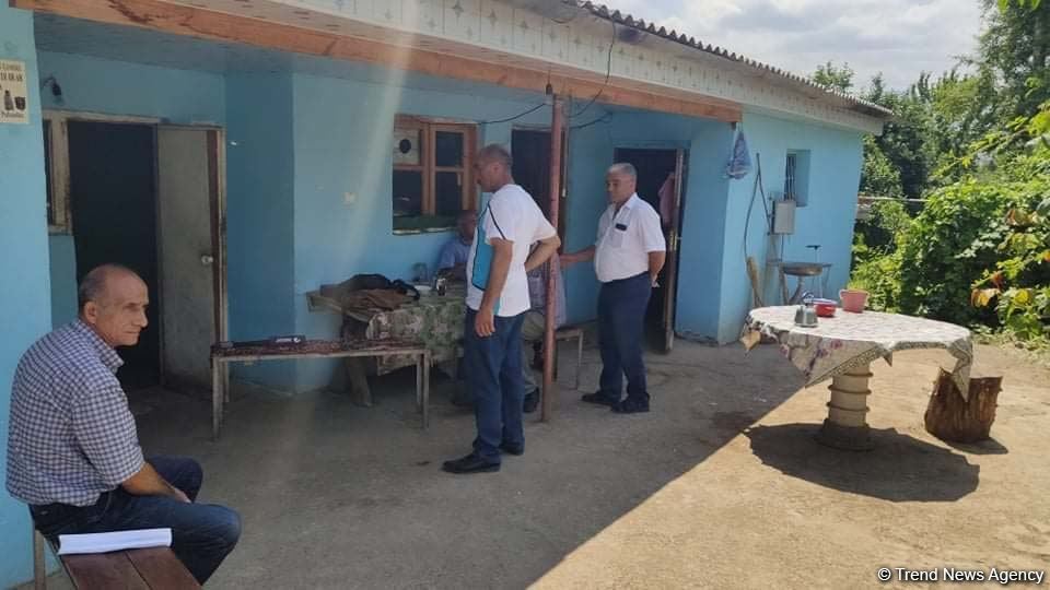 Azerbaijani villages on border with Armenia refuse to leave despite tensions (PHOTO)