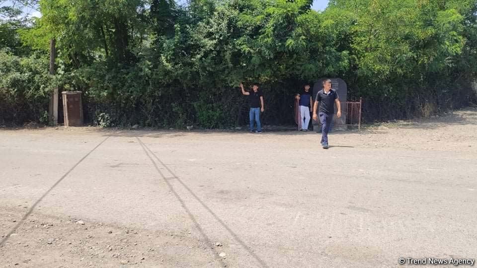 Azerbaijani villages on border with Armenia refuse to leave despite tensions (PHOTO)