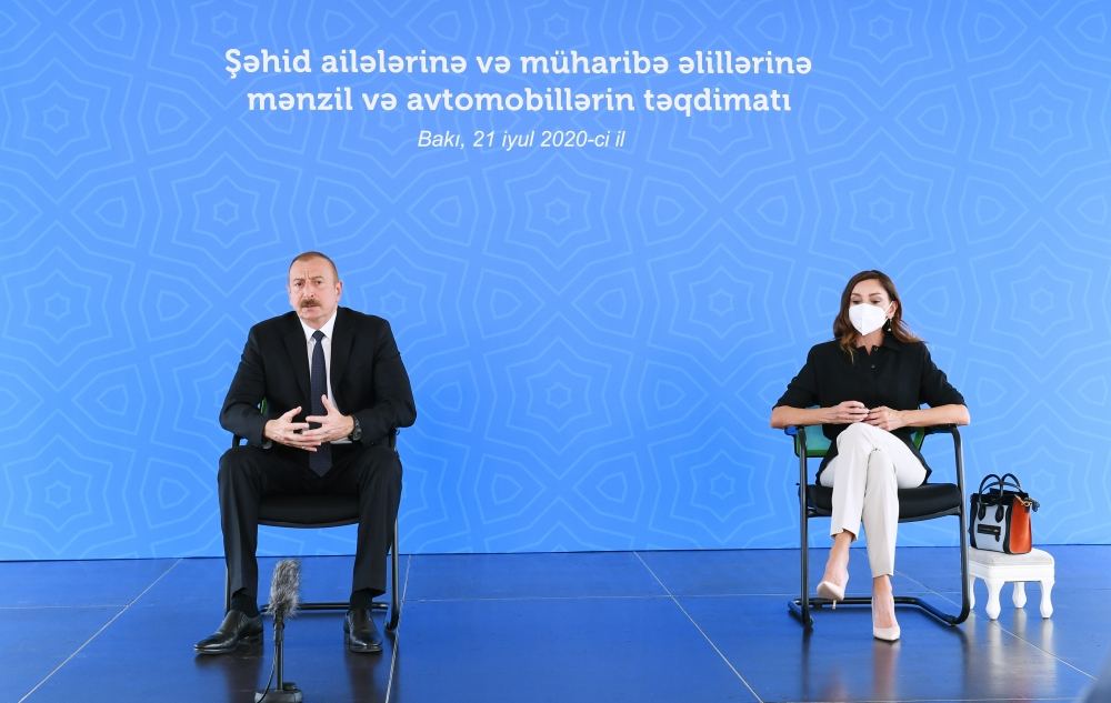 Azerbaijani president, first lady attend ceremony to give out apartments, cars to martyr families, war disabled in Baku (PHOTO/VIDEO)