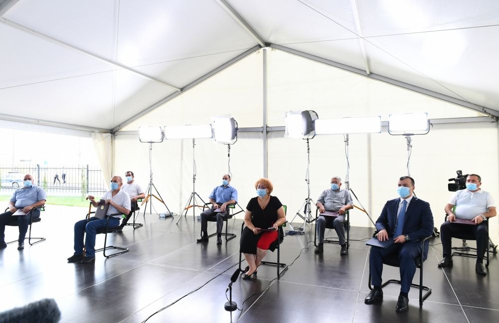 Azerbaijani president, first lady attend ceremony to give out apartments, cars to martyr families, war disabled in Baku (PHOTO/VIDEO)