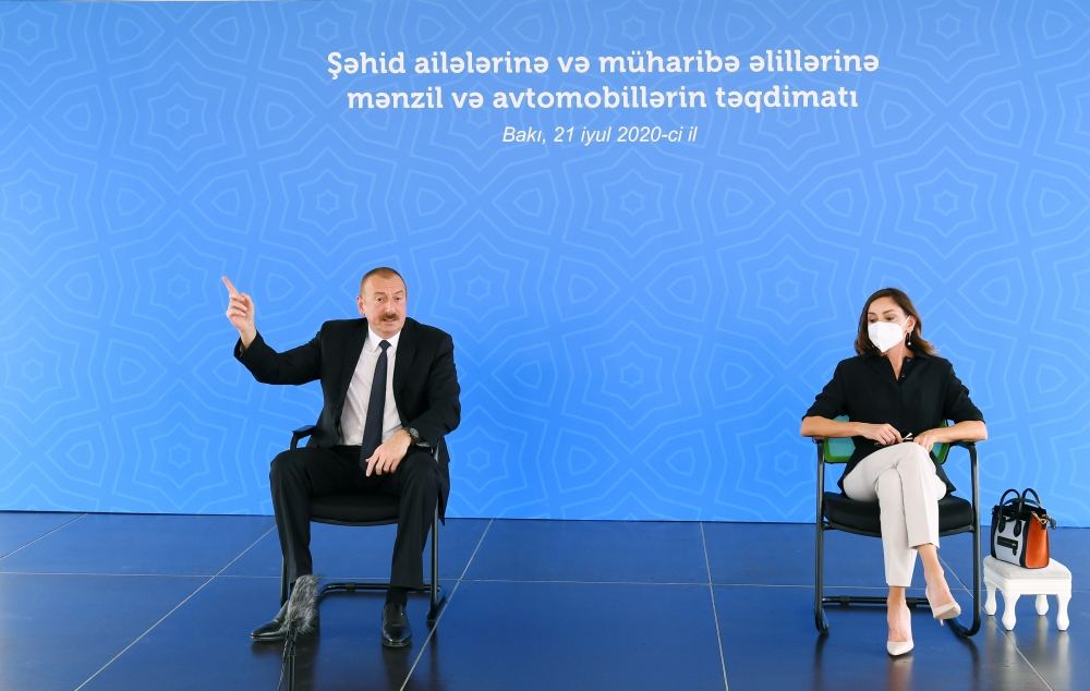 Azerbaijani president, first lady attend ceremony to give out apartments, cars to martyr families, war disabled in Baku (PHOTO/VIDEO)