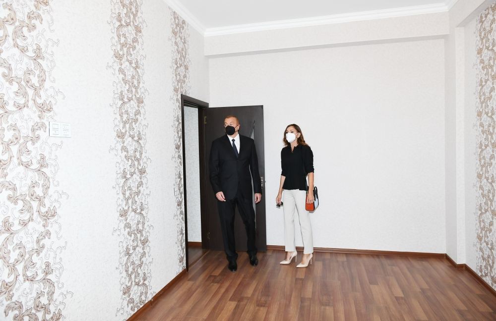 Azerbaijani president, first lady attend ceremony to give out apartments, cars to martyr families, war disabled in Baku (PHOTO/VIDEO)