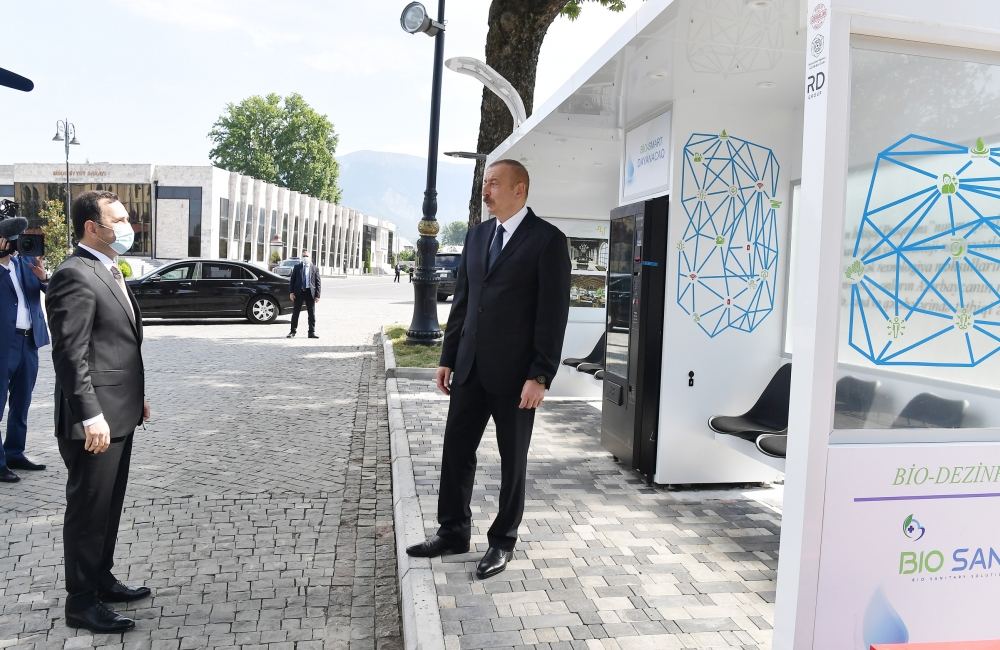 Azerbaijani president visits statue of national leader Heydar Aliyev in Ismayilli (PHOTO)