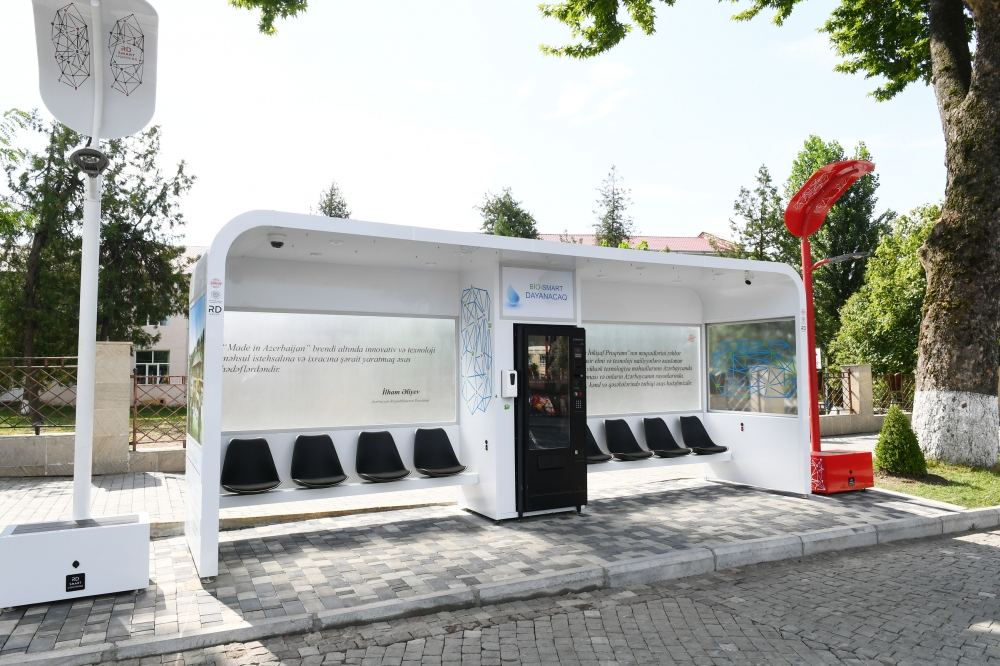 Azerbaijani president visits statue of national leader Heydar Aliyev in Ismayilli (PHOTO)