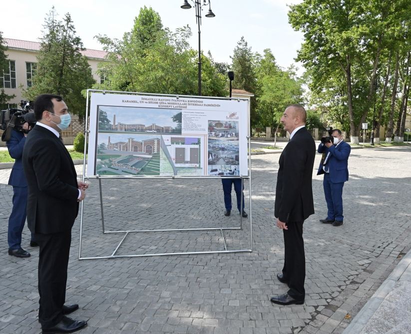 Azerbaijani president visits statue of national leader Heydar Aliyev in Ismayilli (PHOTO)
