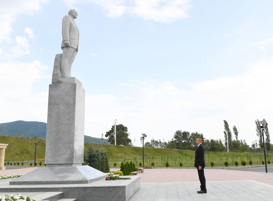 Azerbaijani president arrives in Shaki (PHOTO)