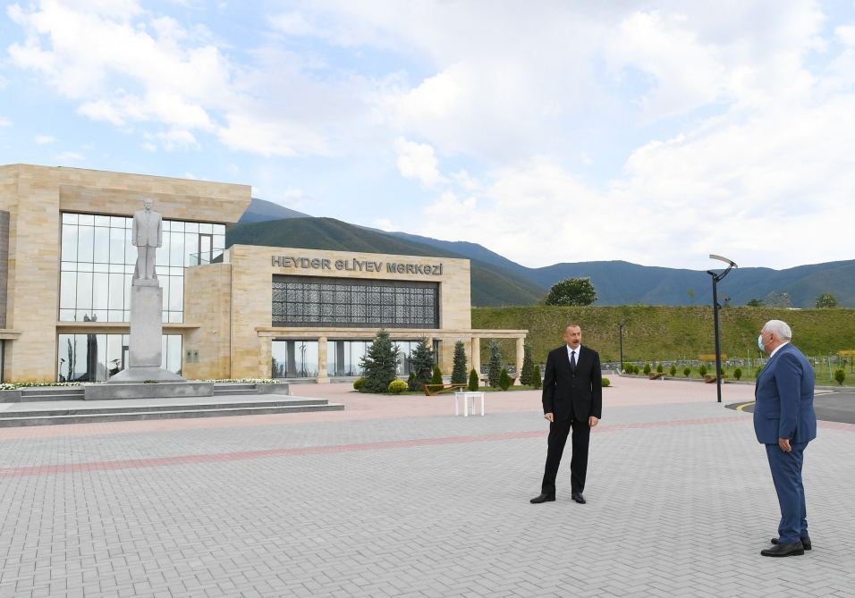 Azerbaijani president arrives in Shaki (PHOTO)