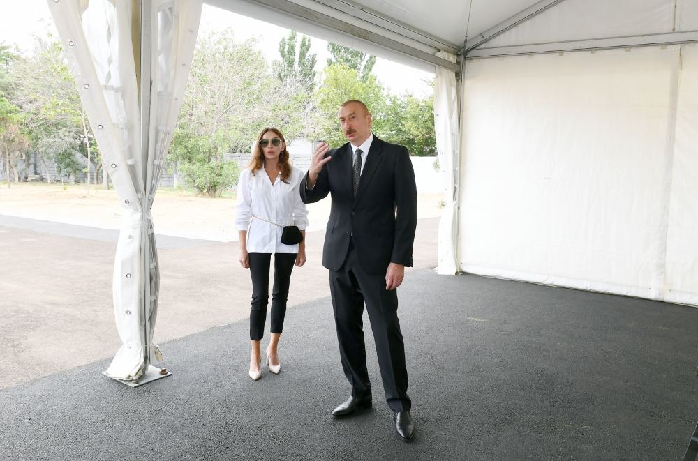 Azerbaijani president, first VP view works to be done in new forest type park in Yasamal district (PHOTO)
