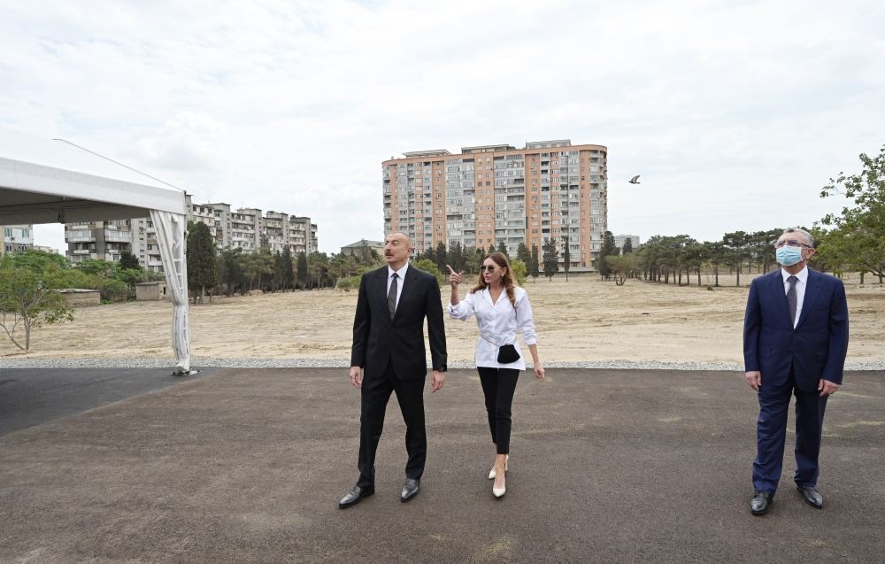 Azerbaijani president, first VP view works to be done in new forest type park in Yasamal district (PHOTO)